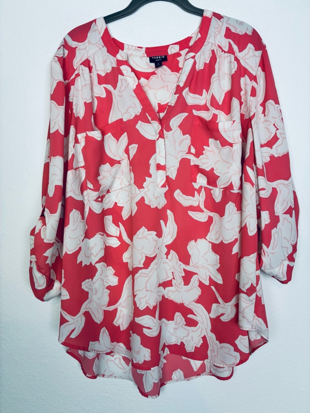 torrid Harper Pink & White Floral Longer Blouse w/ hidden buttons